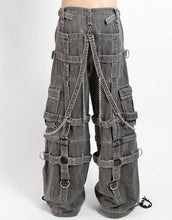 Load image into Gallery viewer, model showing back of pants