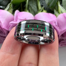 Load image into Gallery viewer, model holding ring