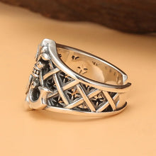 Load image into Gallery viewer, ring on display