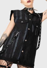 Load image into Gallery viewer, model showing front of vest