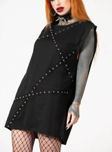 Load image into Gallery viewer, model showing front of top