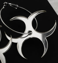 Load image into Gallery viewer, earring on display