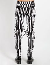 Load image into Gallery viewer, model showing back of pants
