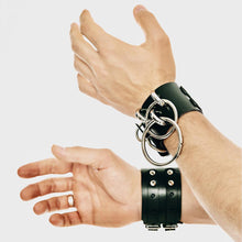 Load image into Gallery viewer, model wearing bracelet