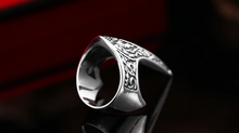 Load image into Gallery viewer, ring on display from the back