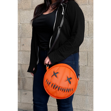 Load image into Gallery viewer, model with bag over shoulder