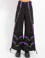 Load image into Gallery viewer, model showing front of pants
