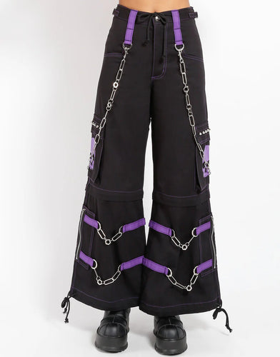 model showing front of pants