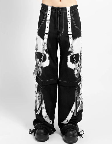model showing front of pants