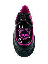Load image into Gallery viewer, front of shoe on display

