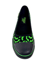 Load image into Gallery viewer, front of shoe on display
