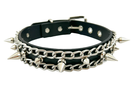 choker on display