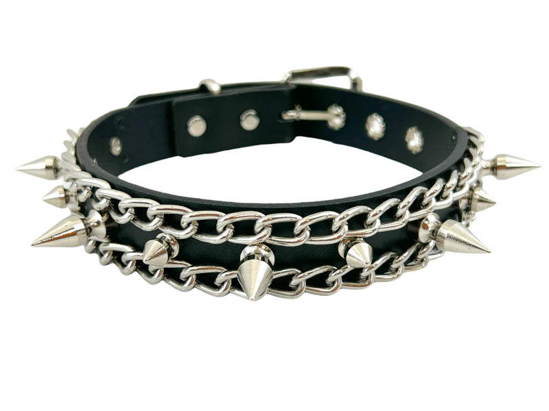 choker on display