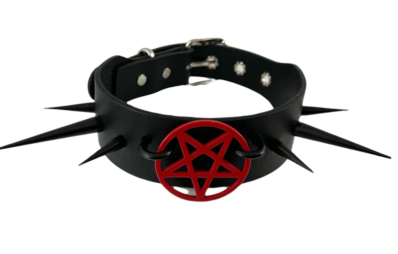choker on display