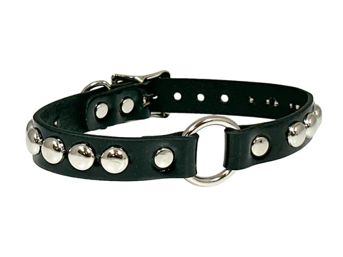 choker on display