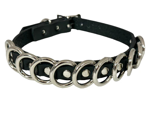 choker on display