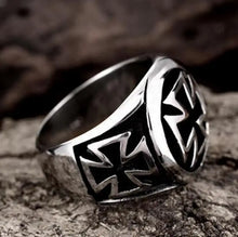 Load image into Gallery viewer, side of ring on display
