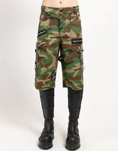 Load image into Gallery viewer, model showing front of pants
