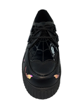 Load image into Gallery viewer, front of shoe on display
