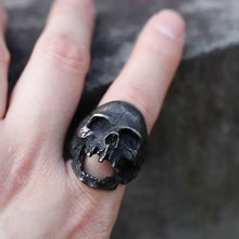 Load image into Gallery viewer, model wearing ring
