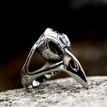 Load image into Gallery viewer, side of ring on display
