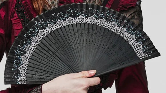 model holding fan