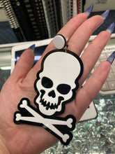 Load image into Gallery viewer, model holding earring
