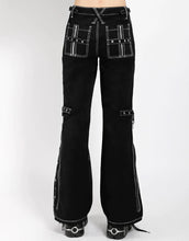 Load image into Gallery viewer, model showing back of pants

