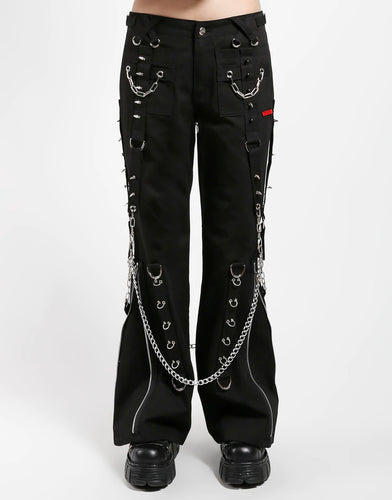 model showing front of pants