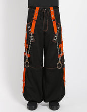 Load image into Gallery viewer, model showing front of pants
