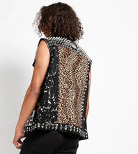 Load image into Gallery viewer, model showing back of vest
