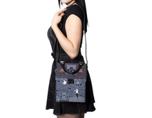 Load image into Gallery viewer, model holding  bag
