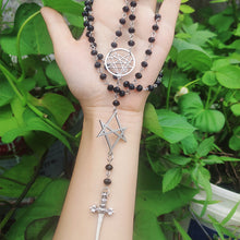 Load image into Gallery viewer, model holding necklace
