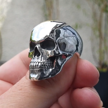 Load image into Gallery viewer, model holding ring
