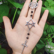 Load image into Gallery viewer, model holding necklace
