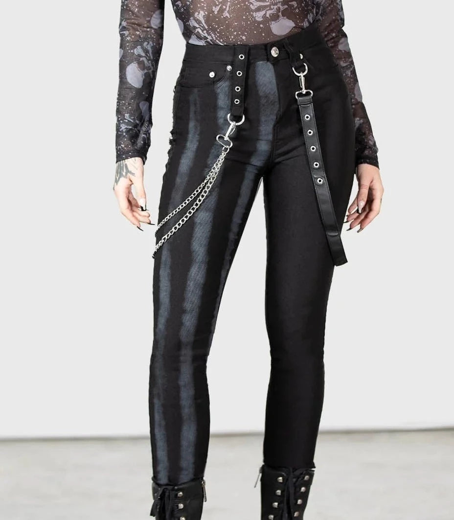 model showing front of pants
