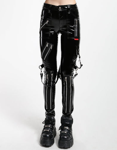 model showing front of pants