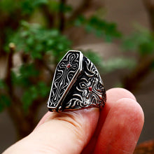 Load image into Gallery viewer, side of ring on display

