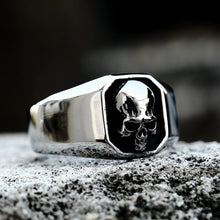Load image into Gallery viewer, side of ring on display
