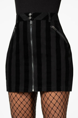 model showing front of skirt