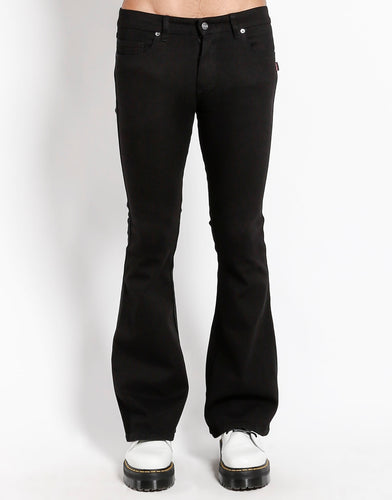 model showing front of jeans