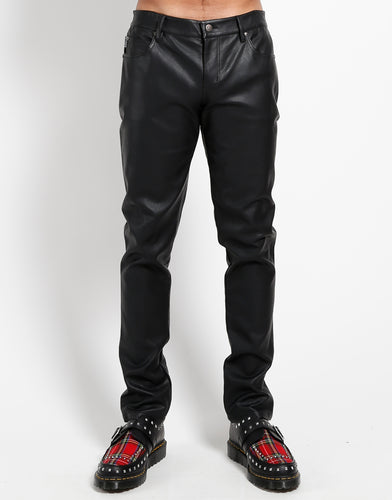 model showing front of pants