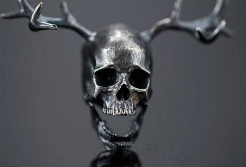 up close picture of skull and antlers pendant