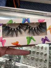 Load image into Gallery viewer, eyelashes on display in box
