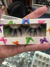 Load image into Gallery viewer, eyelashes on display in box
