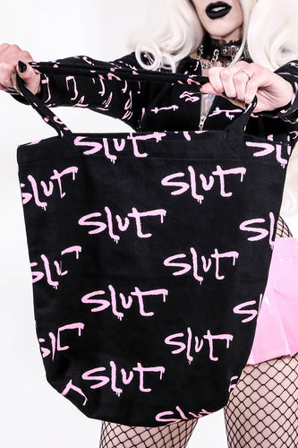 model holding bag