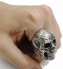 Load image into Gallery viewer, model wearing ring
