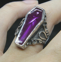 Load image into Gallery viewer, ring on model
